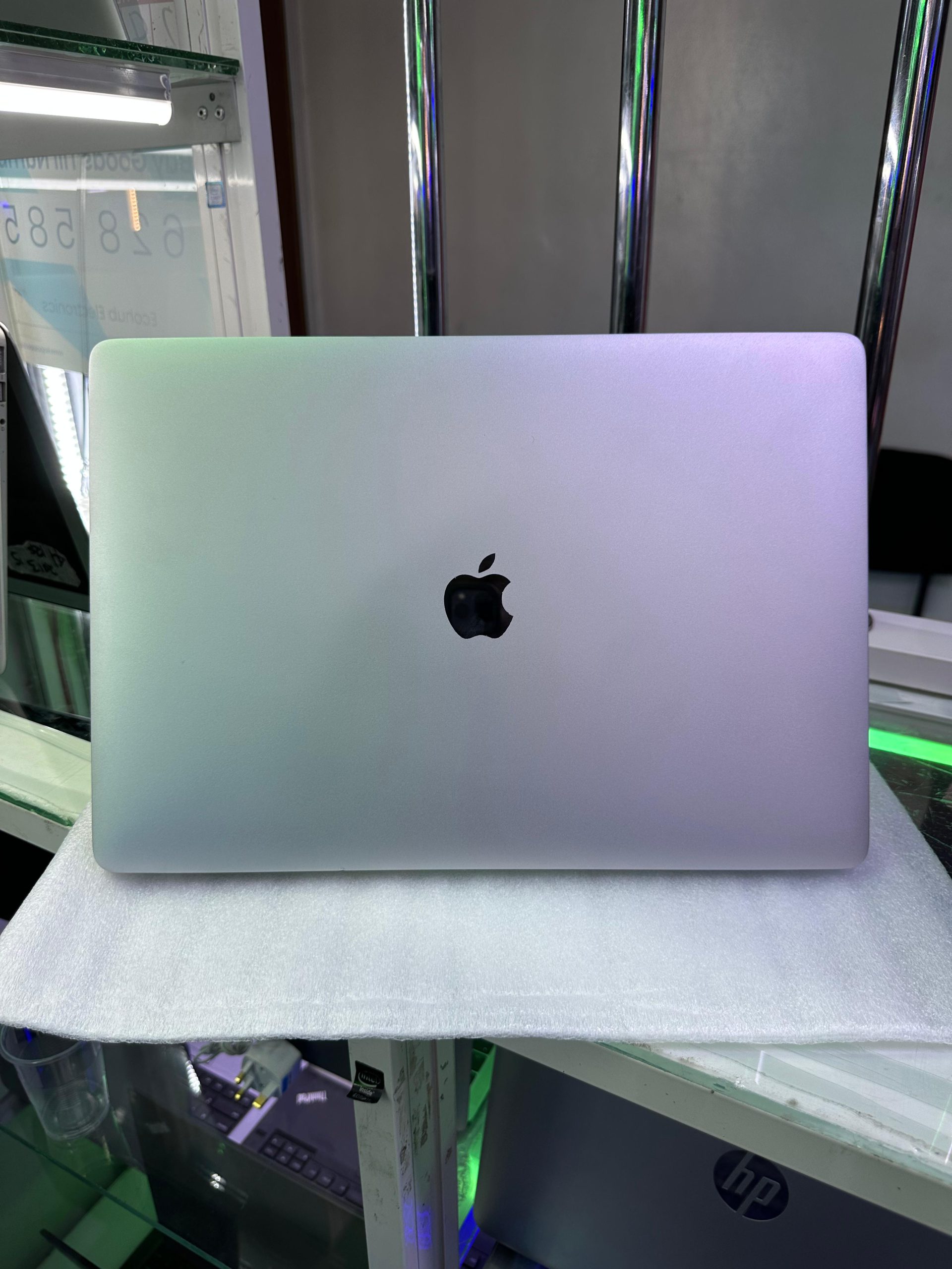 Apple MacBook Pro 2016 15-Inch Retina Display, Touch Bar, 2.9GHz