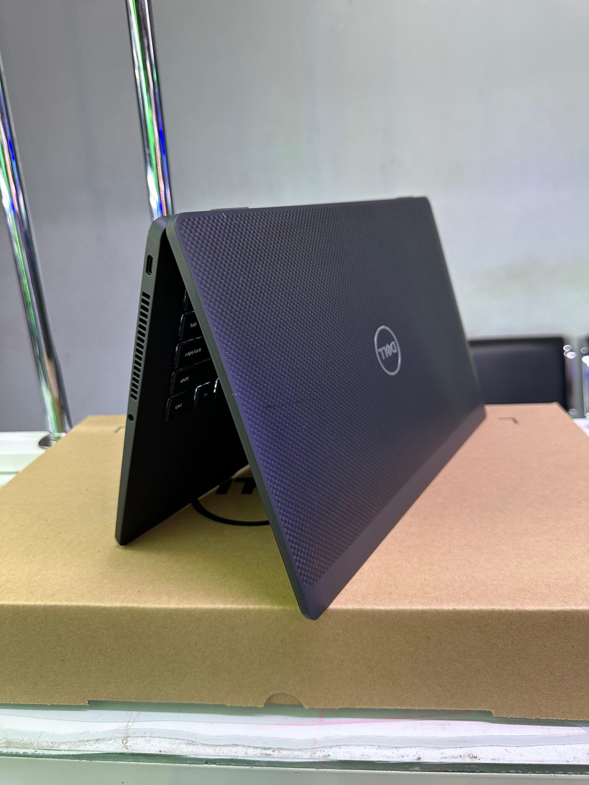 Dell Latitude 14 7420 2-in-1 - I7-1165G7 · Xe Graphics G7 · 14.0", Full