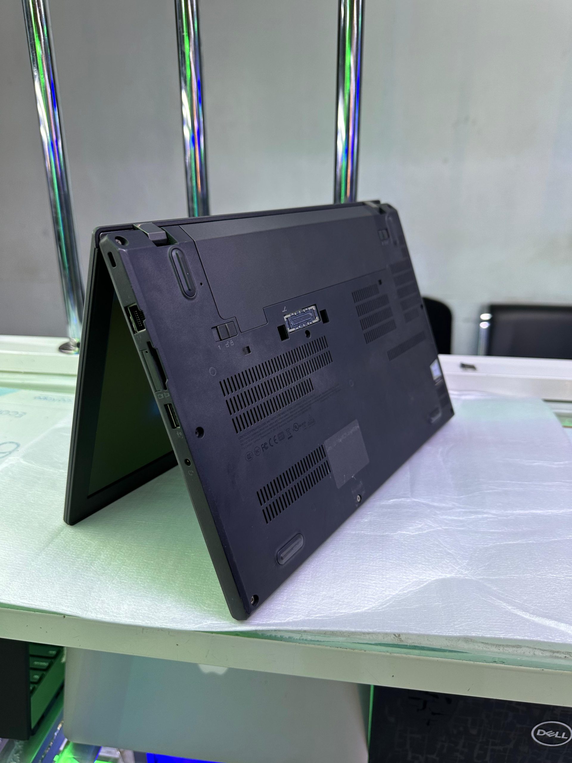 ThinkPad X270　i5／4GB／256G Lenovo ThinkPad X270 20K5 | Overview, Specs, Details | SHI
